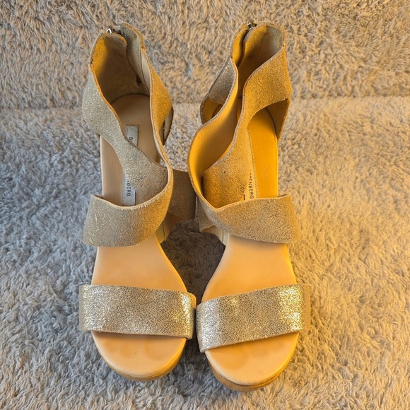 Diane von Furstenberg Gold Glitter Strappy Tiered Wooden Platform Wedge Heels 7M - Picture 3 of 10